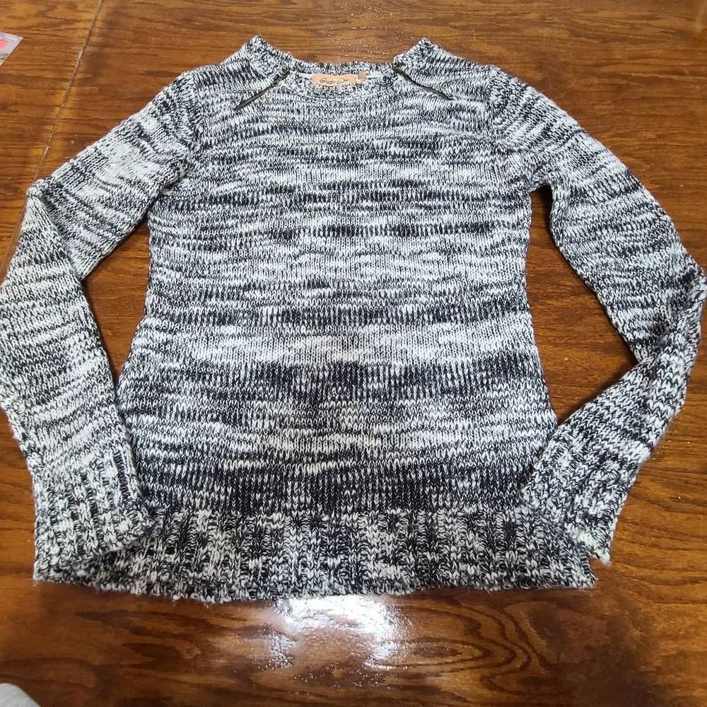 Zipper detail sweater